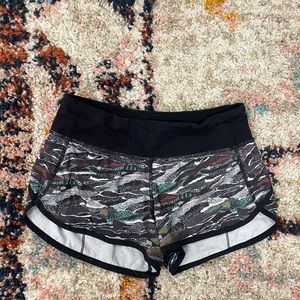 Lululemon Shorts 2.5"